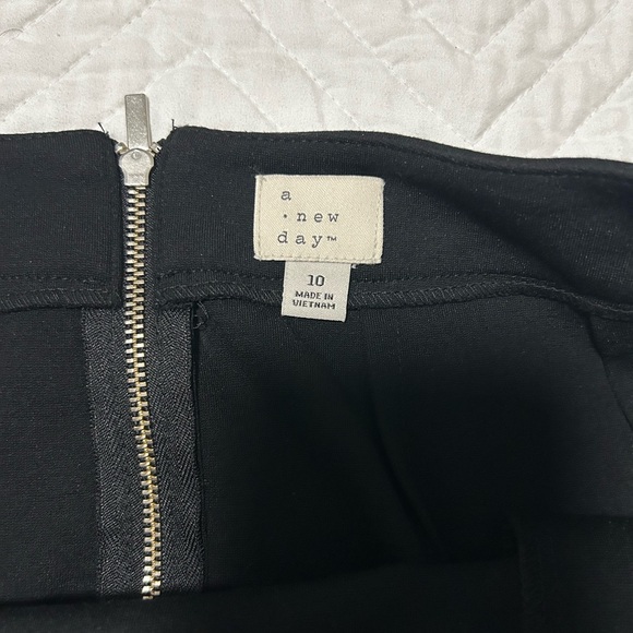 Pencil black skirt, pockets, size 10, split in the back, never worn - Picture 4 of 6
